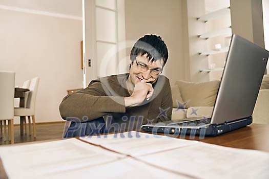 Man in the livingroom with laptop