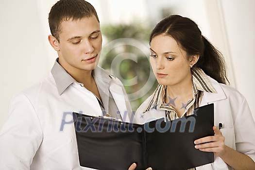 Man and woman medicine personell talking Man and woman medicine personell talking