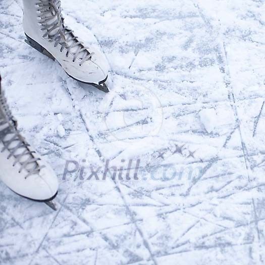 Skater maksing new tracks on ice
