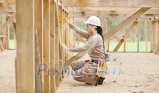 Female constructor checking the balance