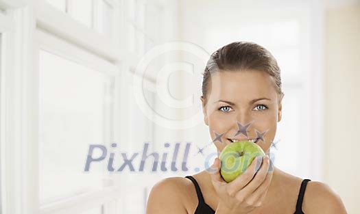 Healthy woman eating an apple
