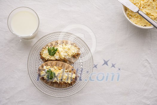 Karelian pasty with egg butter and a glass of milk