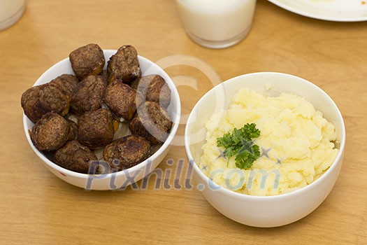Meatballs with mash potatoes Meatballs with mash potatoes
