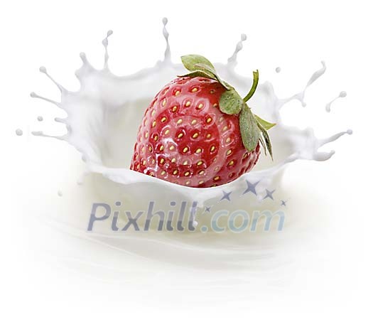 Strawbery falling into milk