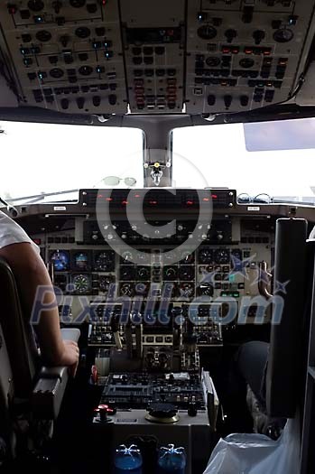 Aeroplane cockpit