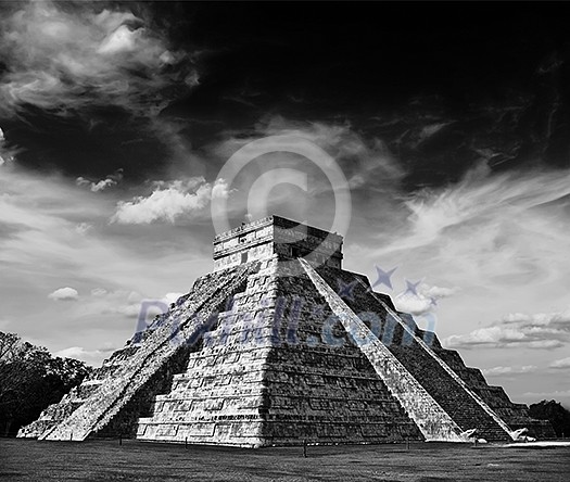 Travel Mexico background - Anicent Maya mayan pyramid El Castillo Kukulkan in Chichen-Itza, Mexico. Black and white version Travel Mexico background - Anicent Maya mayan pyramid El Castillo Kukulkan in Chichen-Itza, Mexico. Black and white version