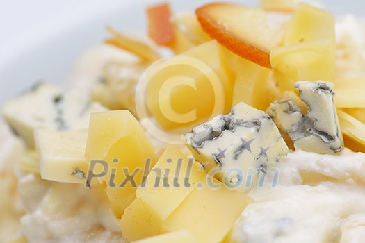 Macaroni with cheese, chicken and mushrooms Macaroni with cheese, chicken and mushrooms