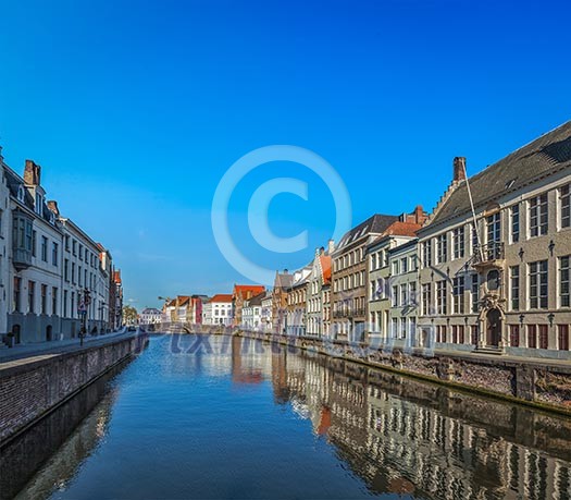 Canal and medieval houses. Bruges (Brugge), Belgium