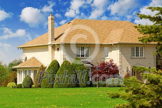 Spaceous family home with big green lawn in front