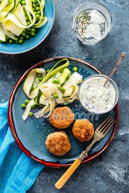 Chicken meat balls with zucchini salad and green peas, with garlic-yogurt sauce Chicken meat balls with zucchini salad and green peas, with garlic-yogurt sauce