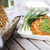 Smoked salmon served with onions and bread