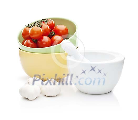 Isolated bowls with tomatoes and garlic Isolated bowls with tomatoes and garlic
