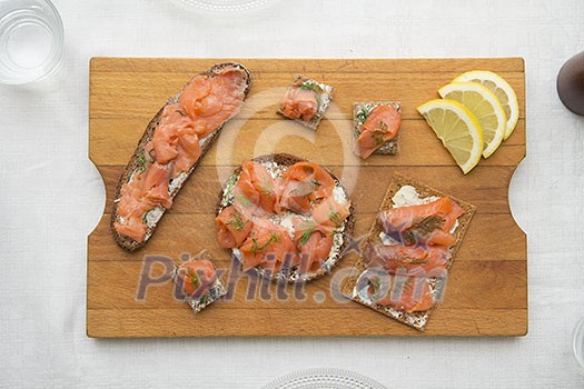 Rye bread and crispbread with gravlax and lemon Rye bread and crispbread with gravlax and lemon