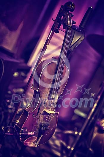 Violin waiting on the stage Violin waiting on the stage