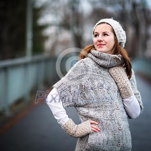 Autumn/winter portrait: young woman dressed in a warm woolen cardigan posing outside in a city park Autumn/winter portrait: young woman dressed in a warm woolen cardigan posing outside in a city park