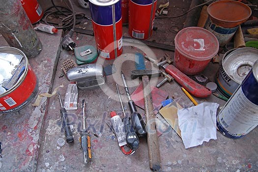 tools (NIKON D80; 2.6.2007; 1/50 at f/4.5; ISO 100; white balance: Auto; focal length: 20 mm) tools (NIKON D80; 2.6.2007; 1/50 at f/4.5; ISO 100; white balance: Auto; focal length: 20 mm)