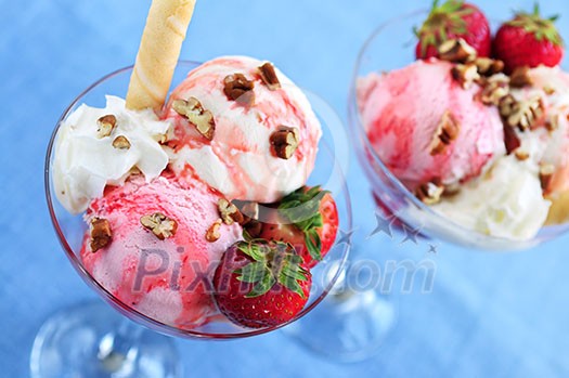 Strawberry ice cream sundae with fresh strawberries and walnuts Strawberry ice cream sundae with fresh strawberries and walnuts