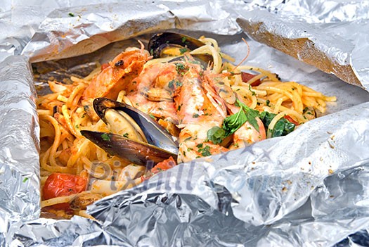 pasta with oysters and tomato in foil pasta with oysters and tomato in foil
