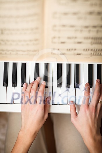 Playing Piano (shallow DOF; color toned image) Playing Piano (shallow DOF; color toned image)