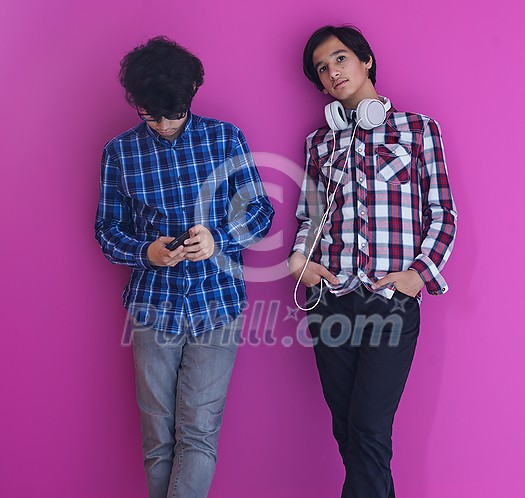 Arabic teenagers group portrait against pink wall ž Arabic teenagers group portrait against pink wall ž