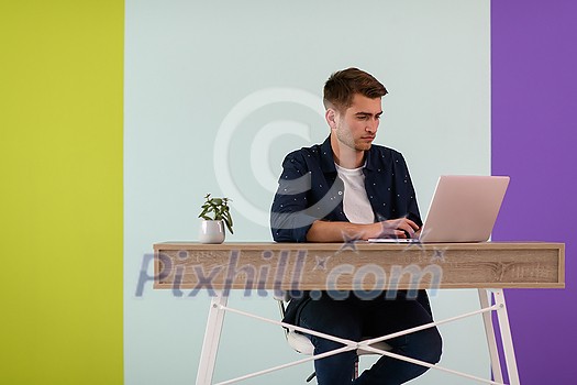 Smiling young man freelancer using laptop studying online working from home, happy casual millennial guy typing on pc notebook surfing internet
Smiling young man freelancer using laptop studying online working from home, happy casual millennial guy typing on pc notebook surfing internet