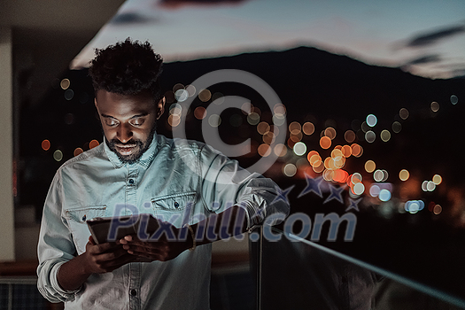 The young man on an urban city street at night texting on a smartphone with bokeh and neon city lights in the background. High-quality photo. High-quality photo The young man on an urban city street at night texting on a smartphone with bokeh and neon city lights in the background. High-quality photo. High-quality photo